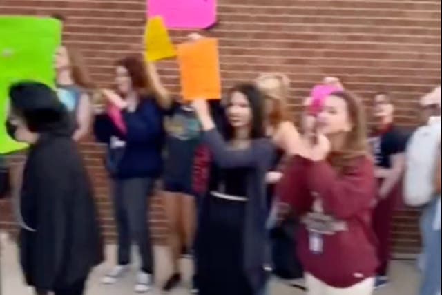 <p>Protest at Mustang High School in Oklahoma over dress code</p>