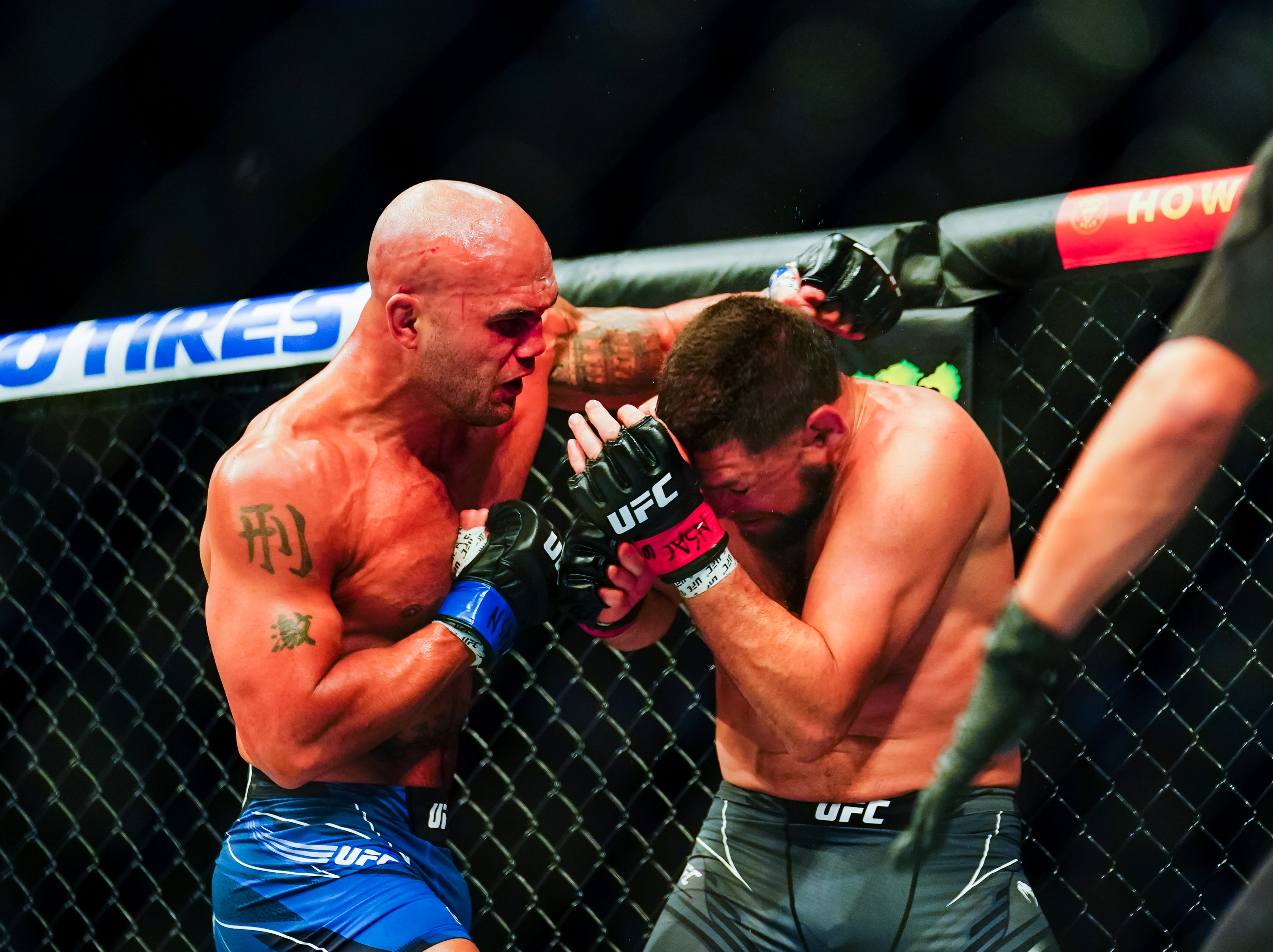 Robbie Lawler stopped Nick Diaz in the third round of their rematch