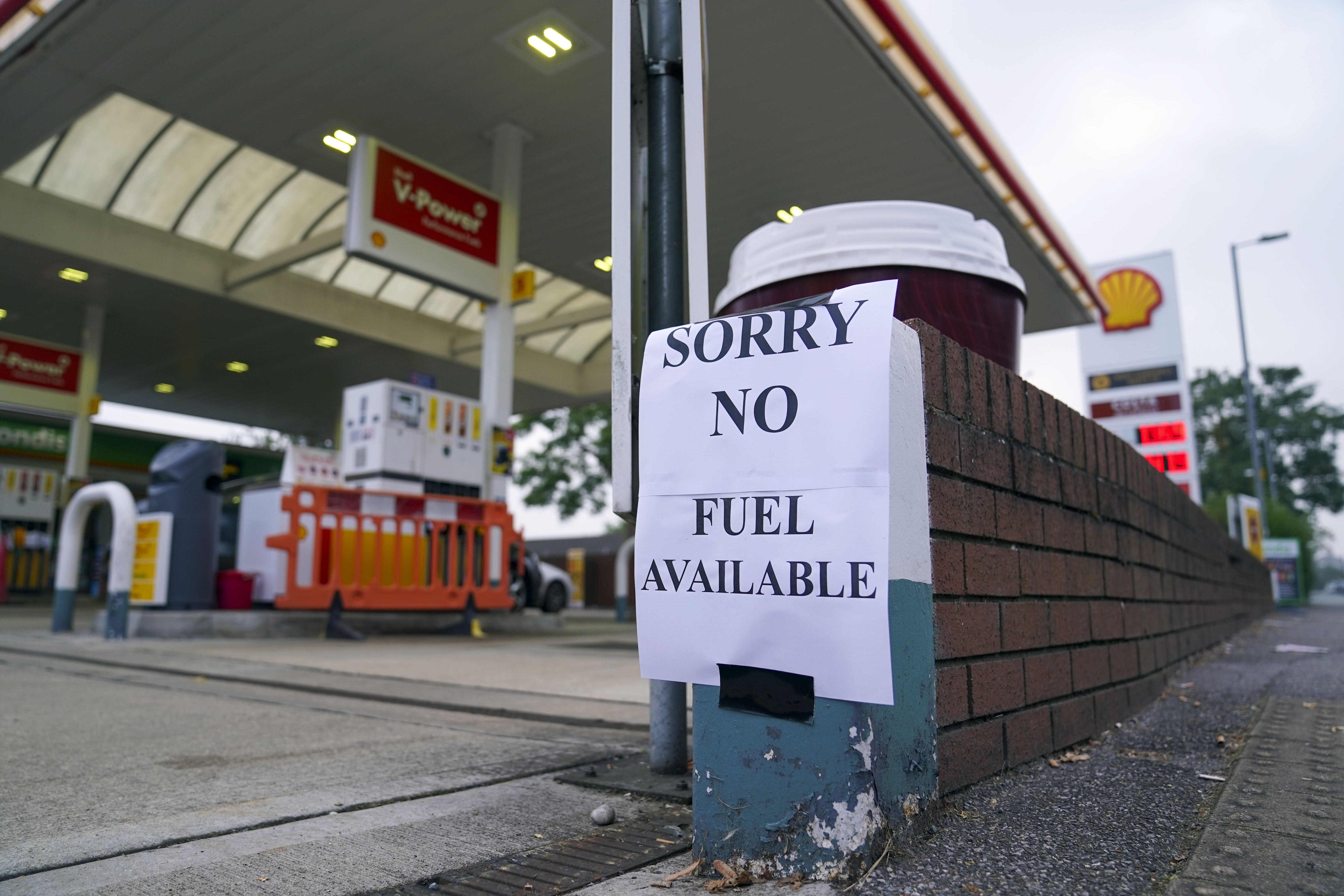 A Shell petrol station in Bracknell, Berkshire, which has no fuel (Steve Parsons/PA)