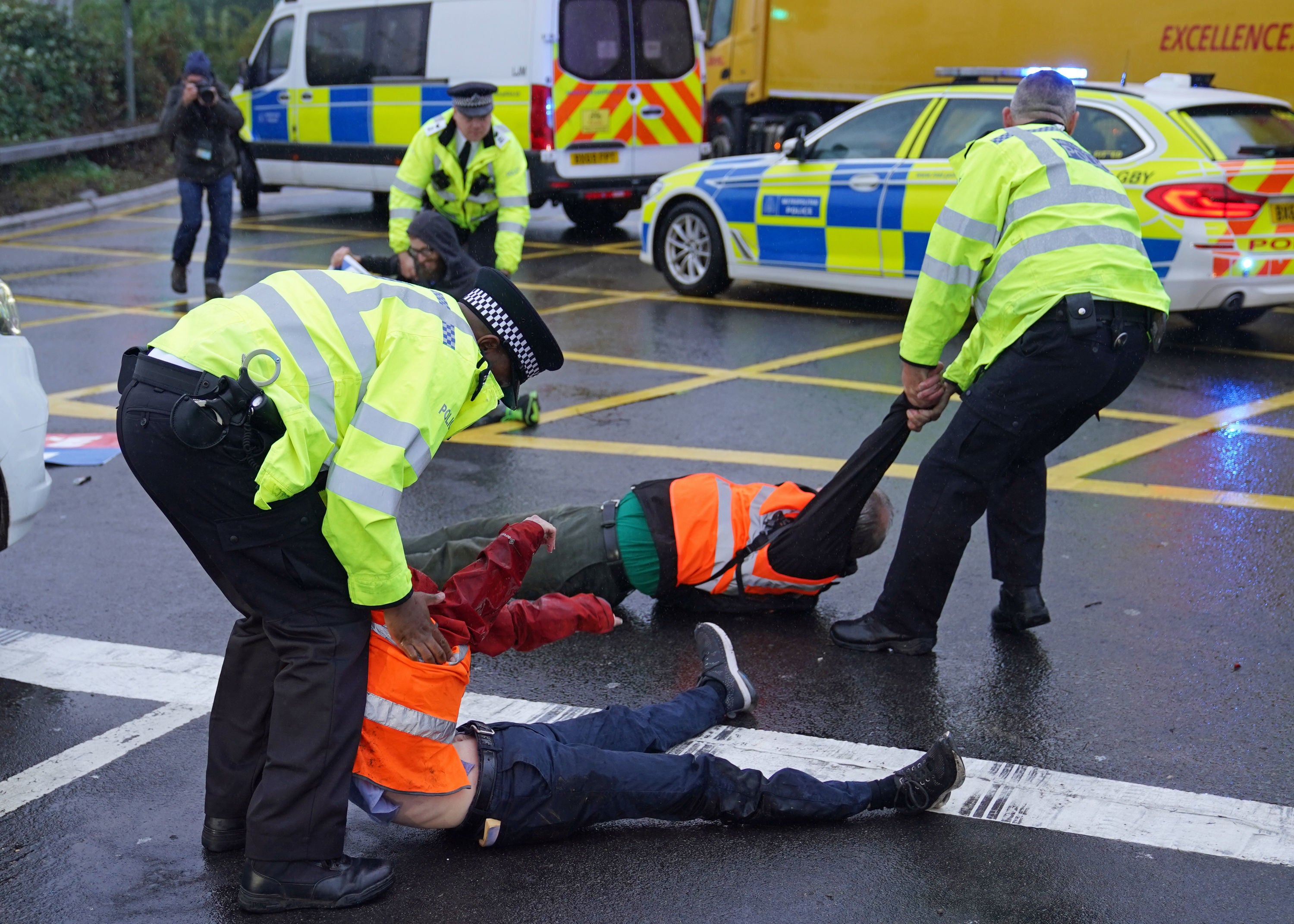 Police detain Insulate Britain protesters on 27 September, 2021.