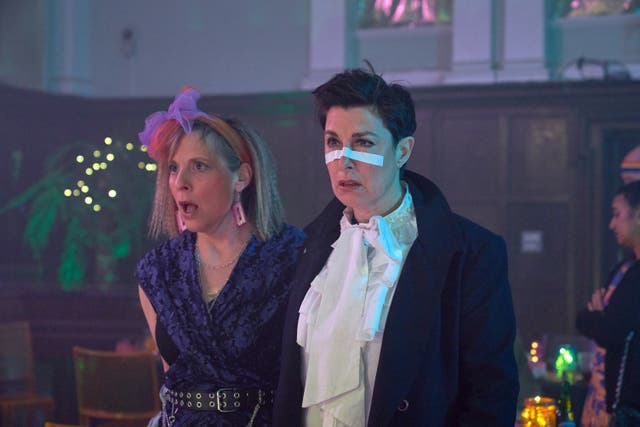 Mel Giedroyc as Jamie and Sue Perkins as Fran from Hitmen: Reloaded (Sky UK Limited/Alison Painter/PA)