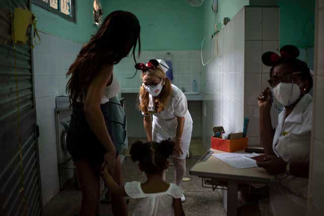 APTOPIX Virus Outbreak Cuba - Youth Vaccines