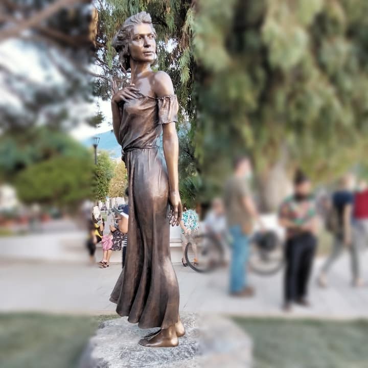 The statue is sculptor Emanuele Stifano’s tribute to Luigi Mercantini’s poem ‘The Gleaner of Sapri’