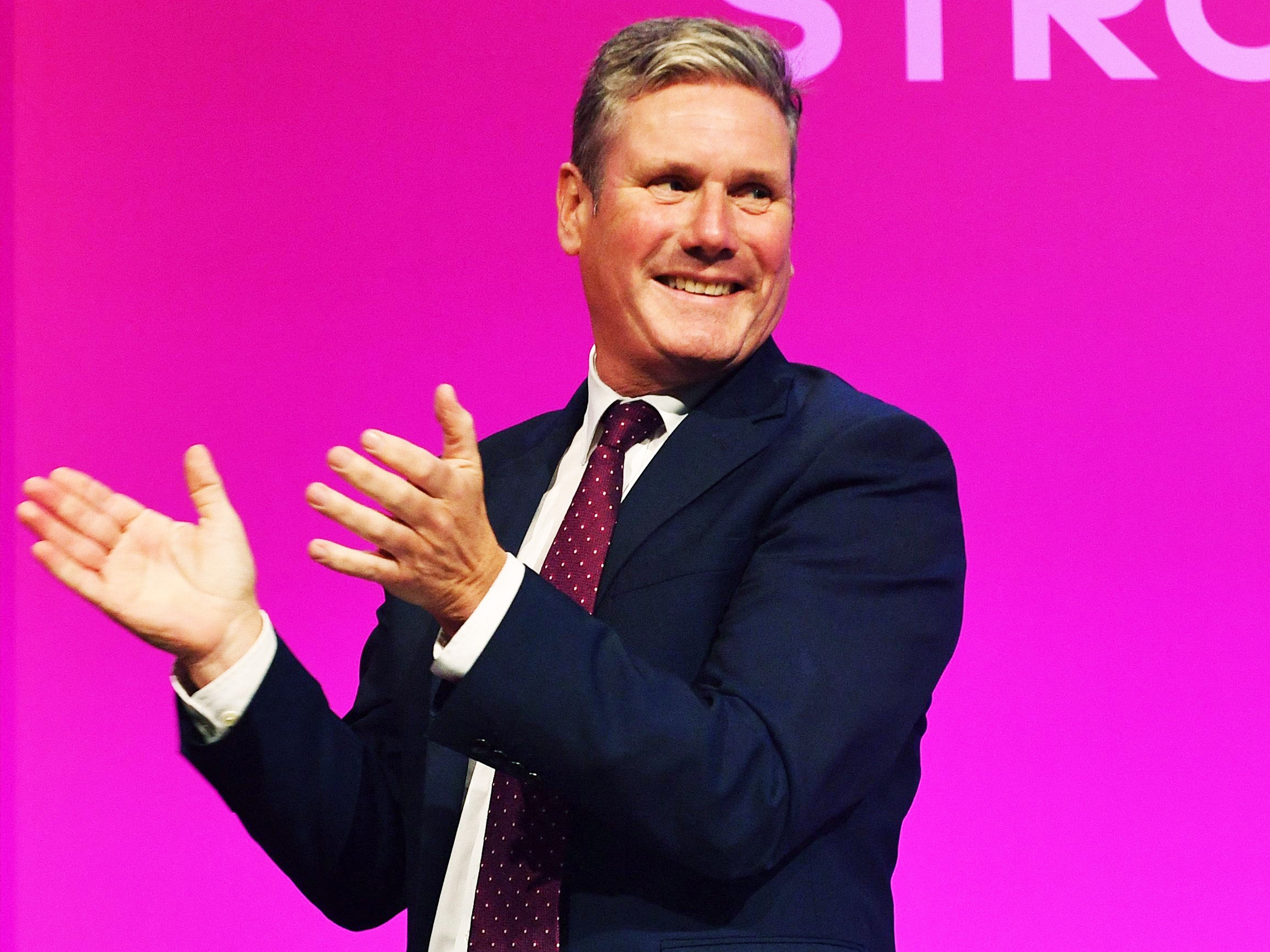 Keir Starmer applauds Rachel Reeves after her speech on the third day of the annual Labour Party Conference in Brighton