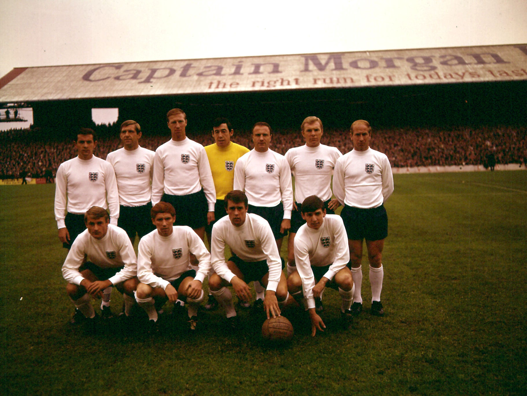 Hunt, front row far left, made 34 appearances for England, including a victory over Wales at Cardiff in 1968 (PA Archive)