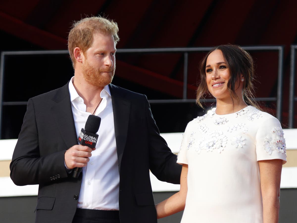 Harry and Meghan criticised for using private jet after climate change event