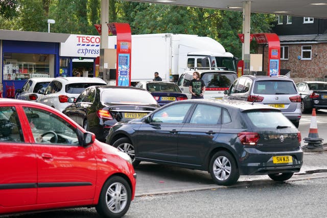 <p>Violence continues at forecourts amidst the petrol crisis </p>