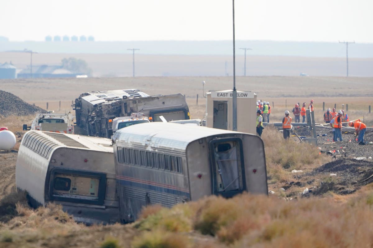 7 passengers on derailed train sue Amtrak, BNSF Railway