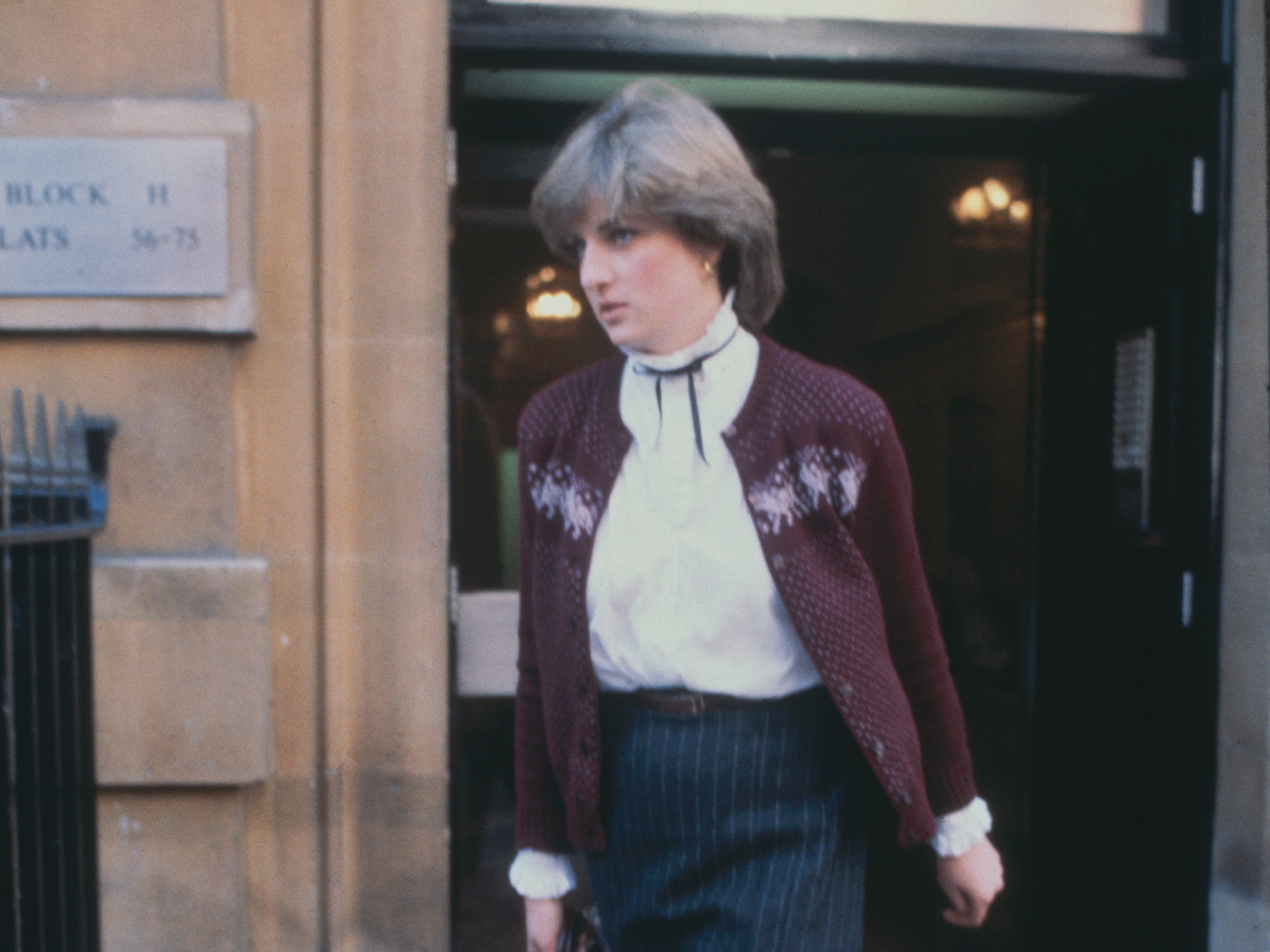 <p>Princess Diana leaving her London flat in November, 1980</p>