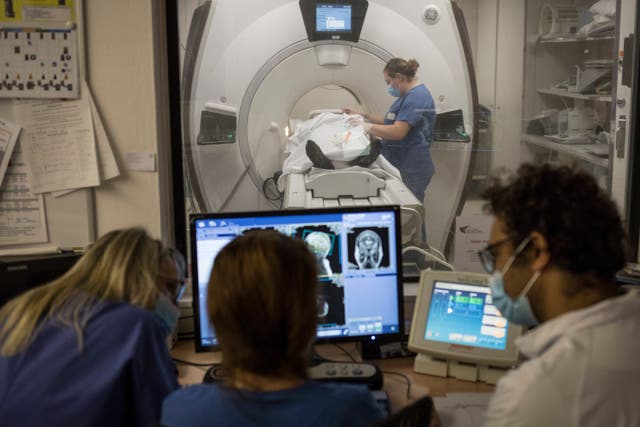 <p>Volunteers underwent MRI (magnetic resonance imaging) as they learned and recalled a series of short stories</p>