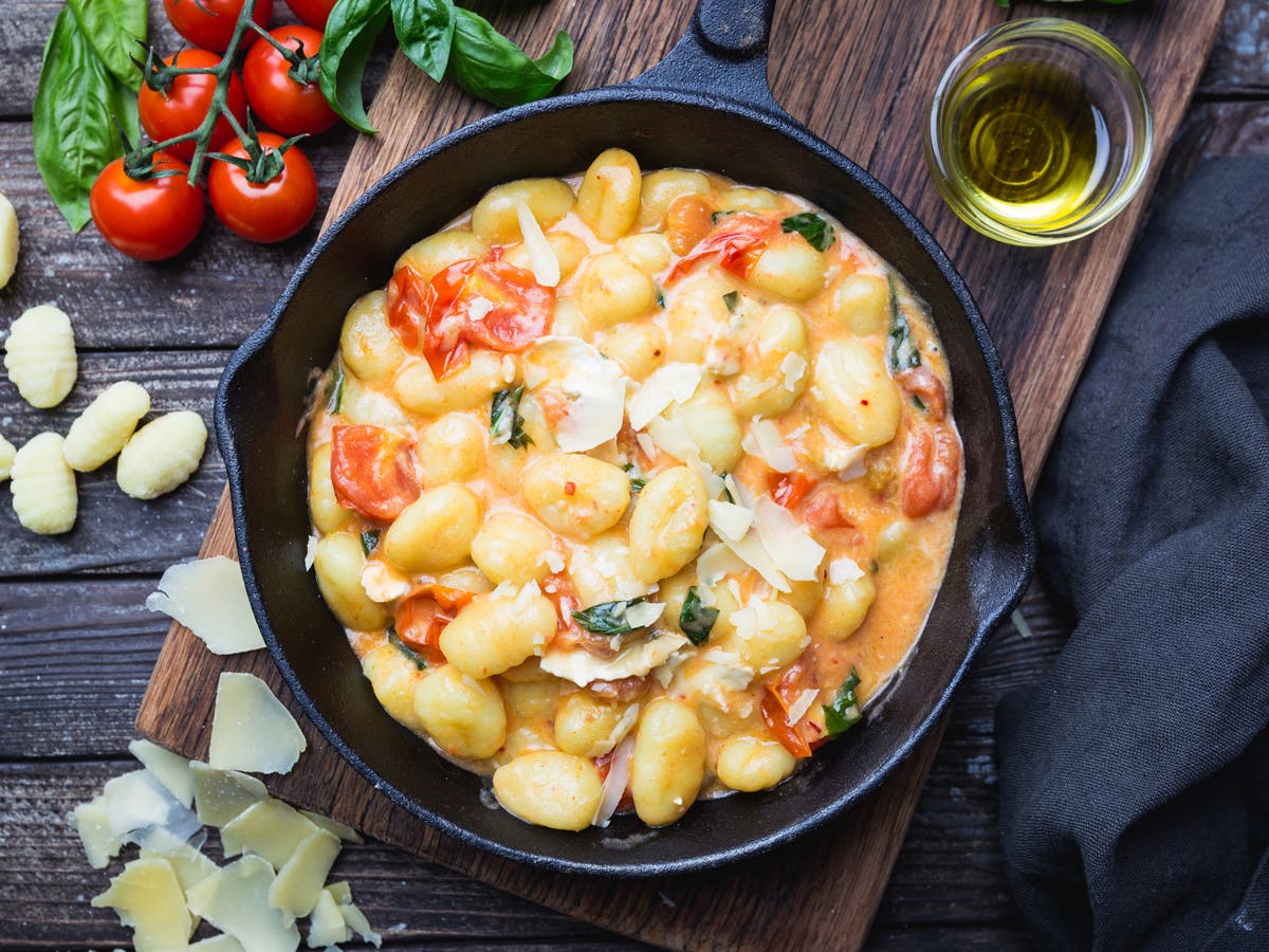 30-minute meals: Crispy gnocchi with tomatoes and mozzarella