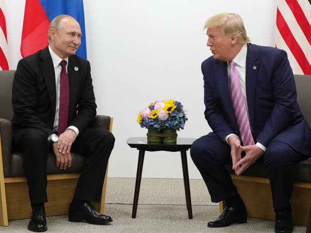 <p>(L) President Vladimir Putin (R) Former President Donald Trump </p>