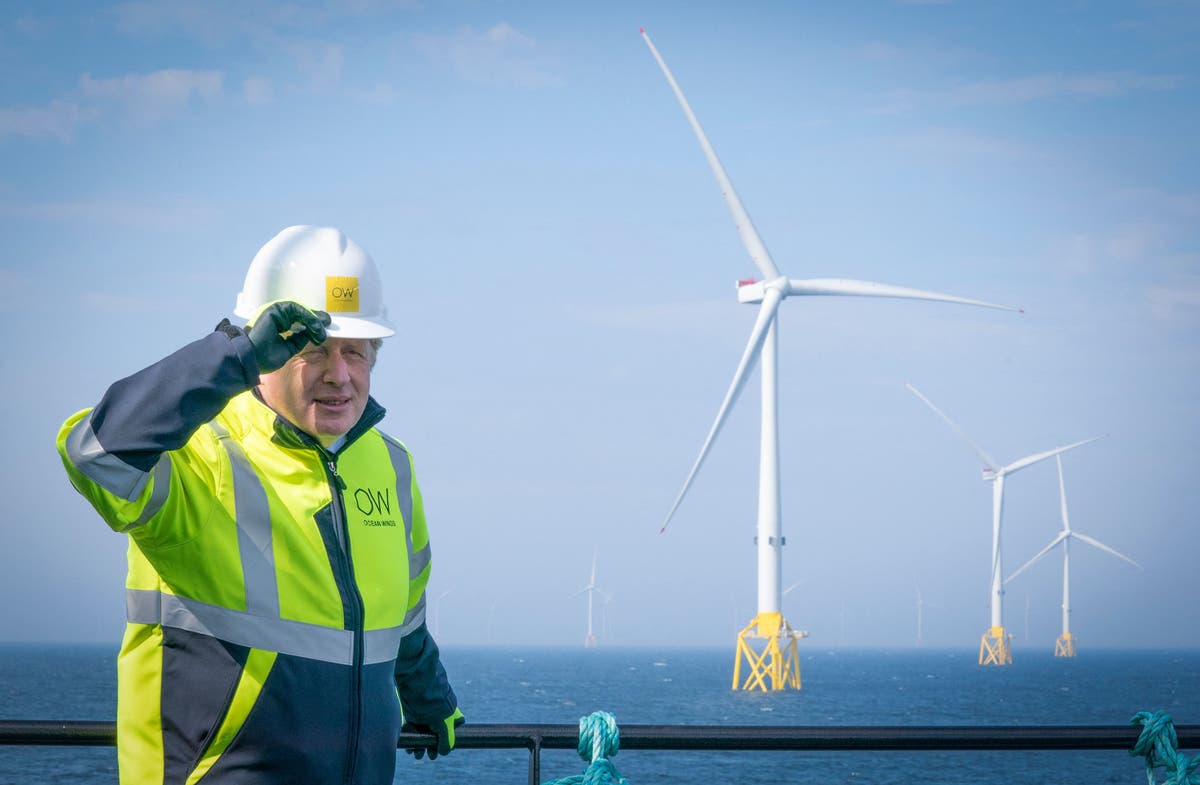UK falling far behind government wind power targets, as energy crisis worsens