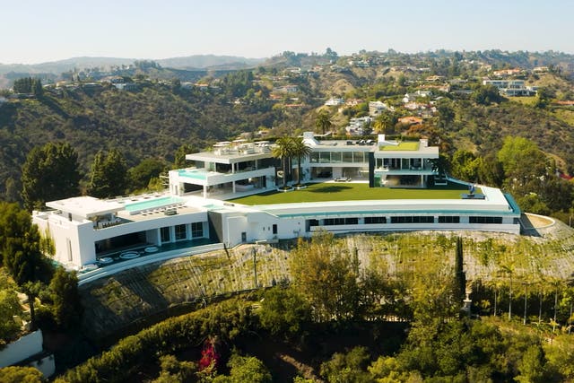 <p>A $500m Los Angeles mega-mansion called The One has gone into foreclosure because no one wanted to cough up the cash for the incomplete 105,00-sq-ft (9,75-sq-m) building</p>