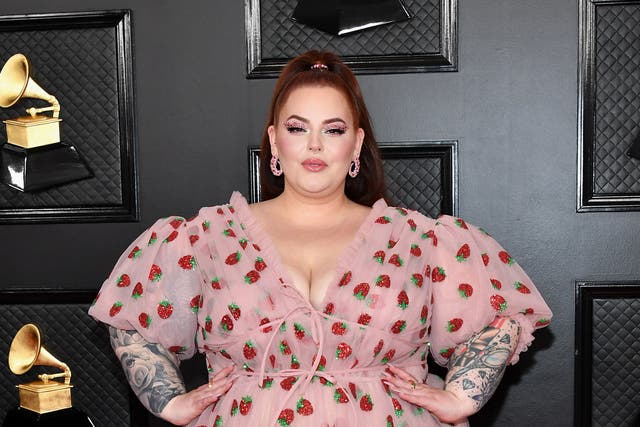 <p>Tess Holliday accuses media of only publishing paparazzi photos of her eating</p>