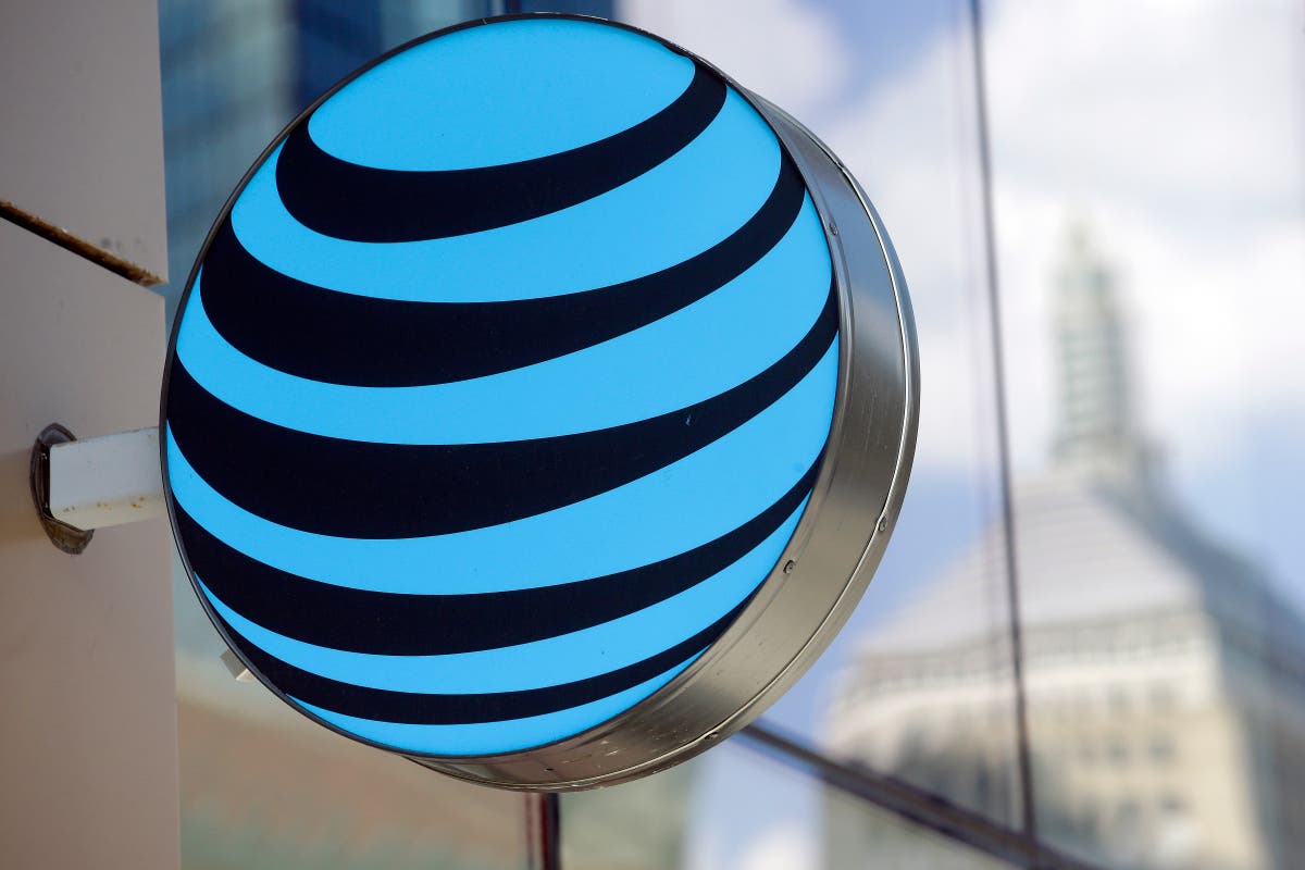 AT&T to require vaccines for 90,000 of its union workers