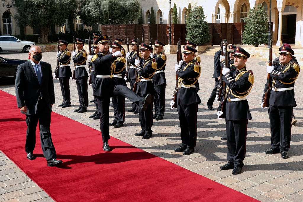 Jordan PM says to hasten gas delivery to crisis-hit Lebanon
