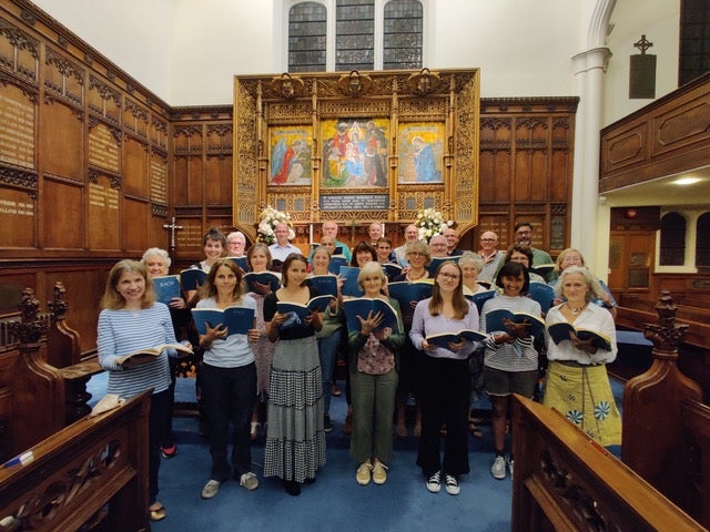 The Dulwich Chamber Choir comprises around 30 singers ranging in age from 21 to 70