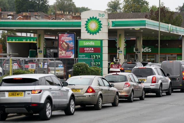 <p>Vehicles queue up outside a BP petrol station in Alton, Hampshire (Andrew Matthews/PA)</p>