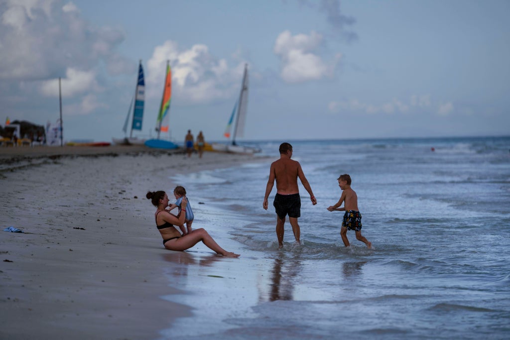 Havana reopens its beaches, citing high vaccination rate