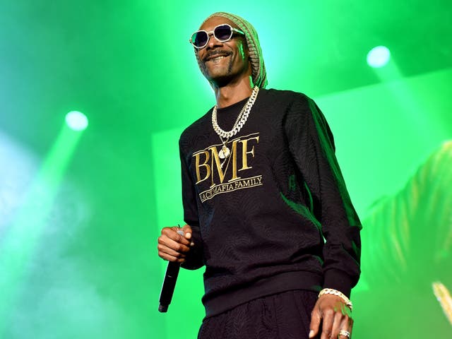<p>Snoop Dogg performs on 23 September 2021 in Atlanta, Georgia</p>