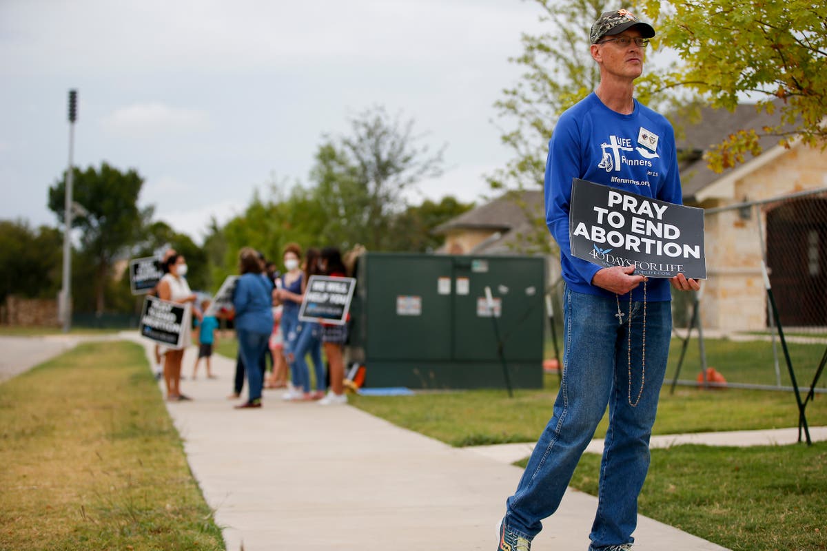 Justice department urges judge to halt Texas abortion law