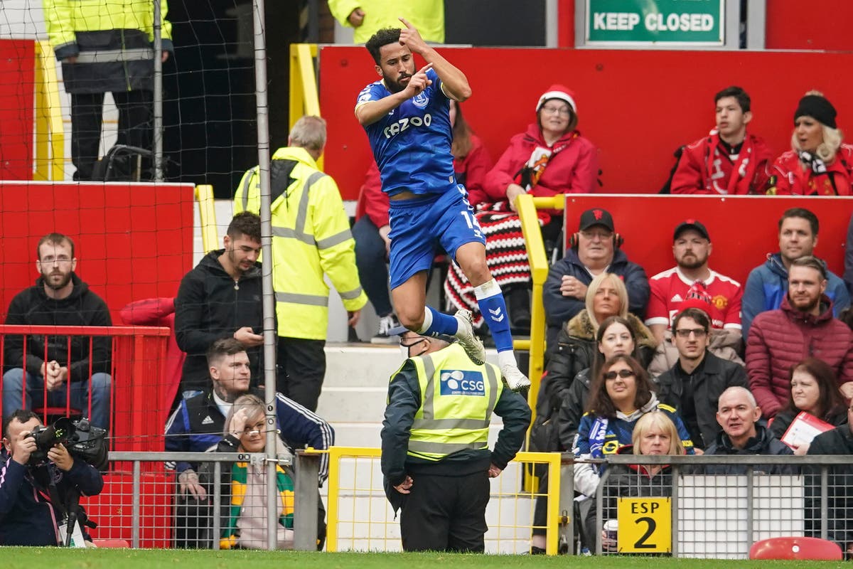 Andros Townsend strike earns Everton a point at Manchester United