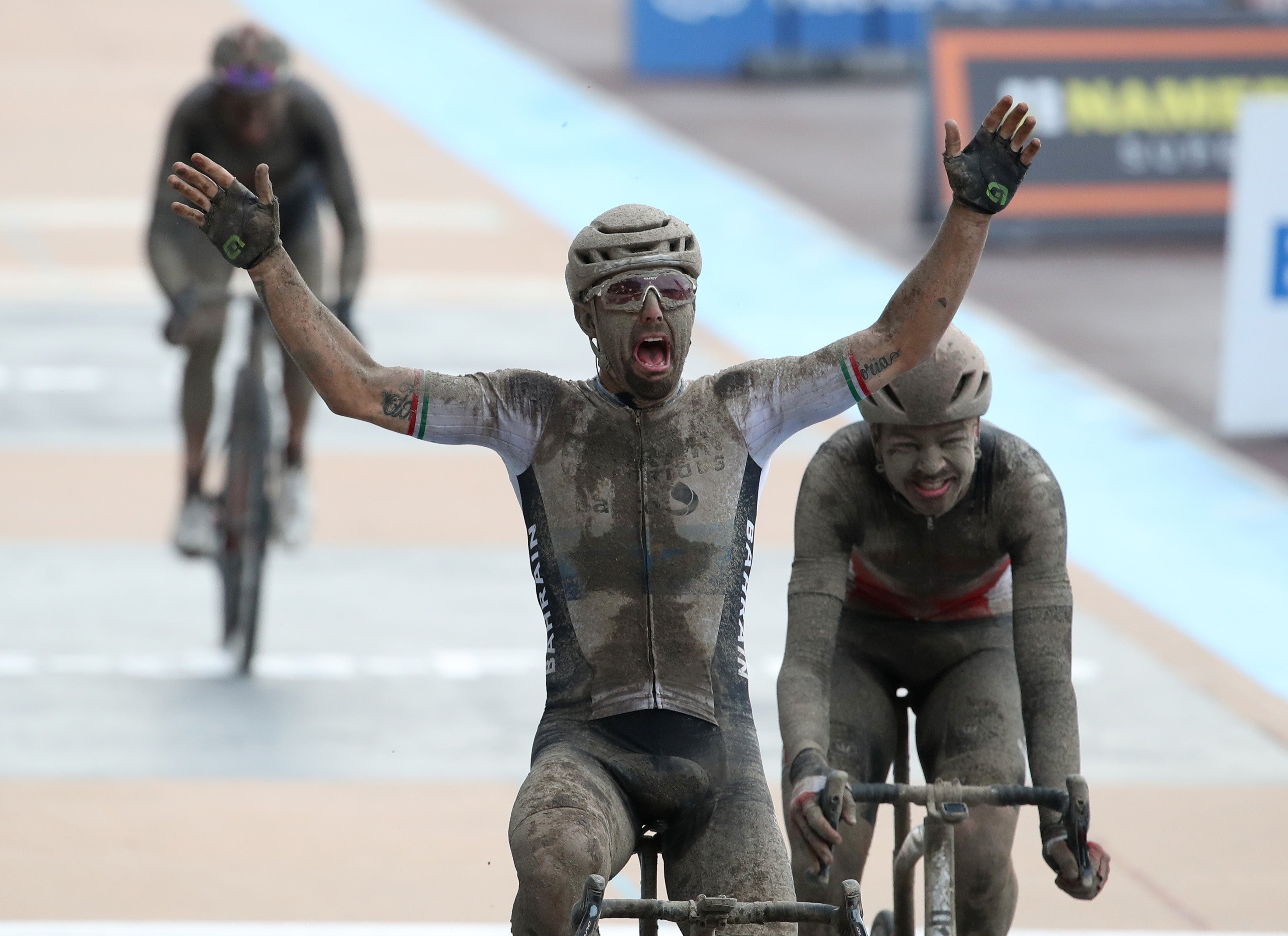 Paris-Roubaix 2021 LIVE Latest updates and result from mens race after multiple crashes The Independent