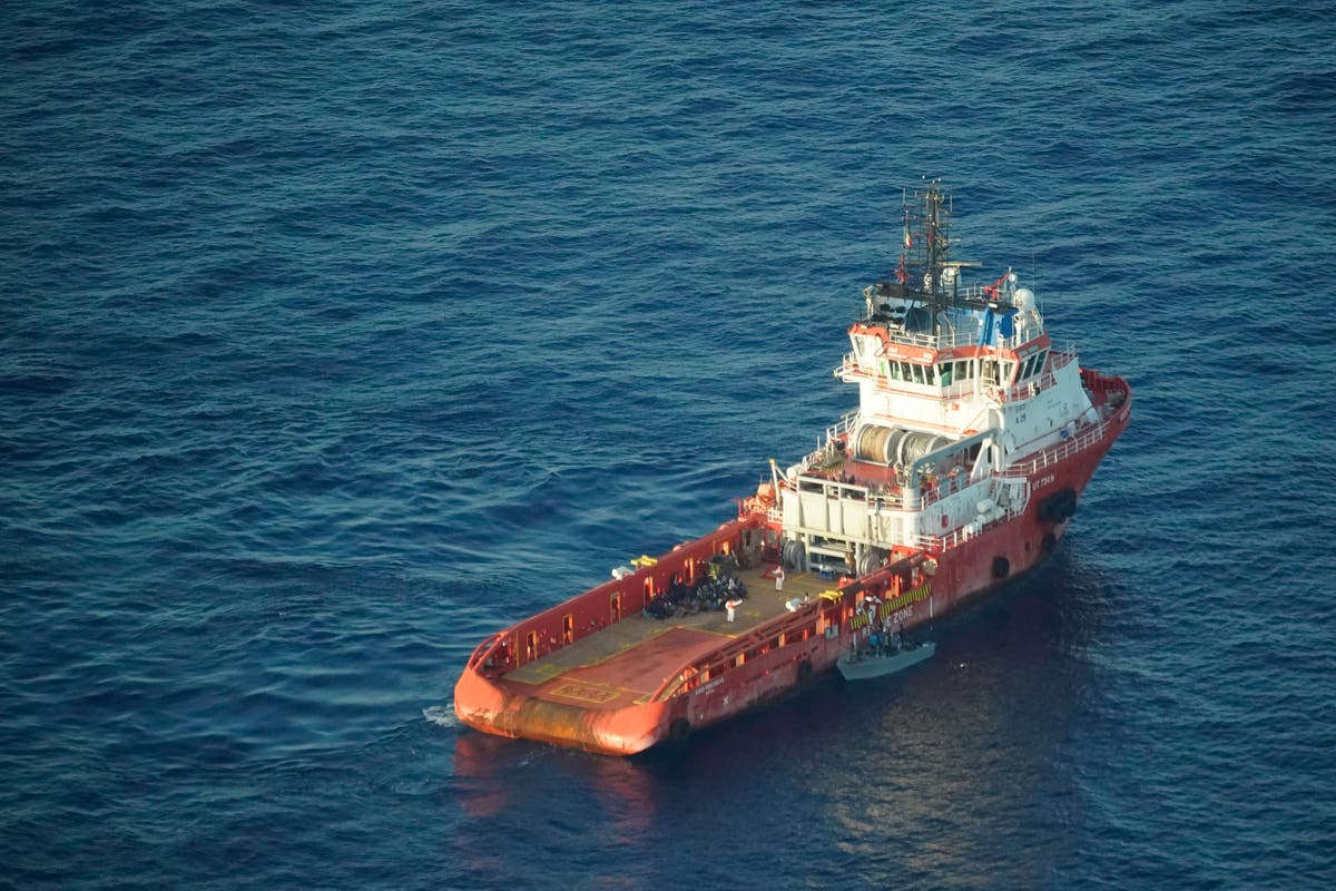 Survivors of 2013 shipwreck honor dead on Italian island