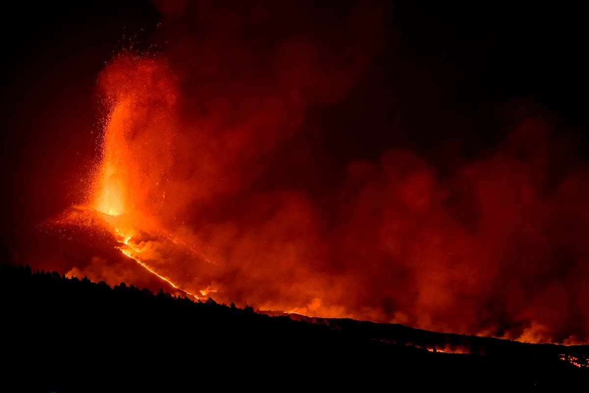 PM vows to rebuild Spanish island hit by volcanic eruption