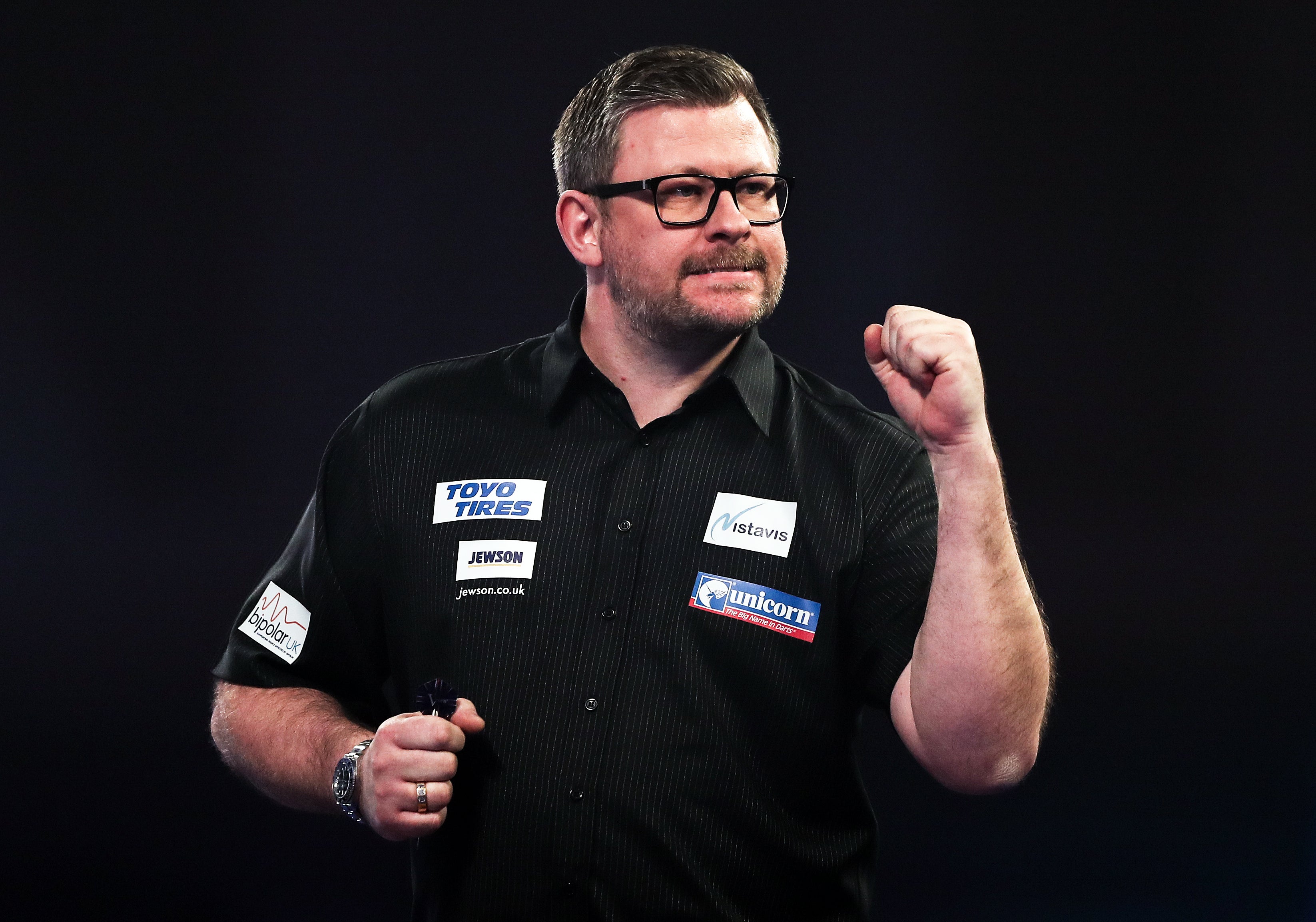 komme ud for ved siden af Bage James Wade wins sudden death thriller against Damon Heta with bullseye  finish | The Independent