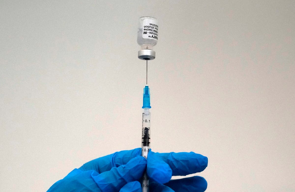 FIFA urges players to get vaccinated, EPL lags on take-up
