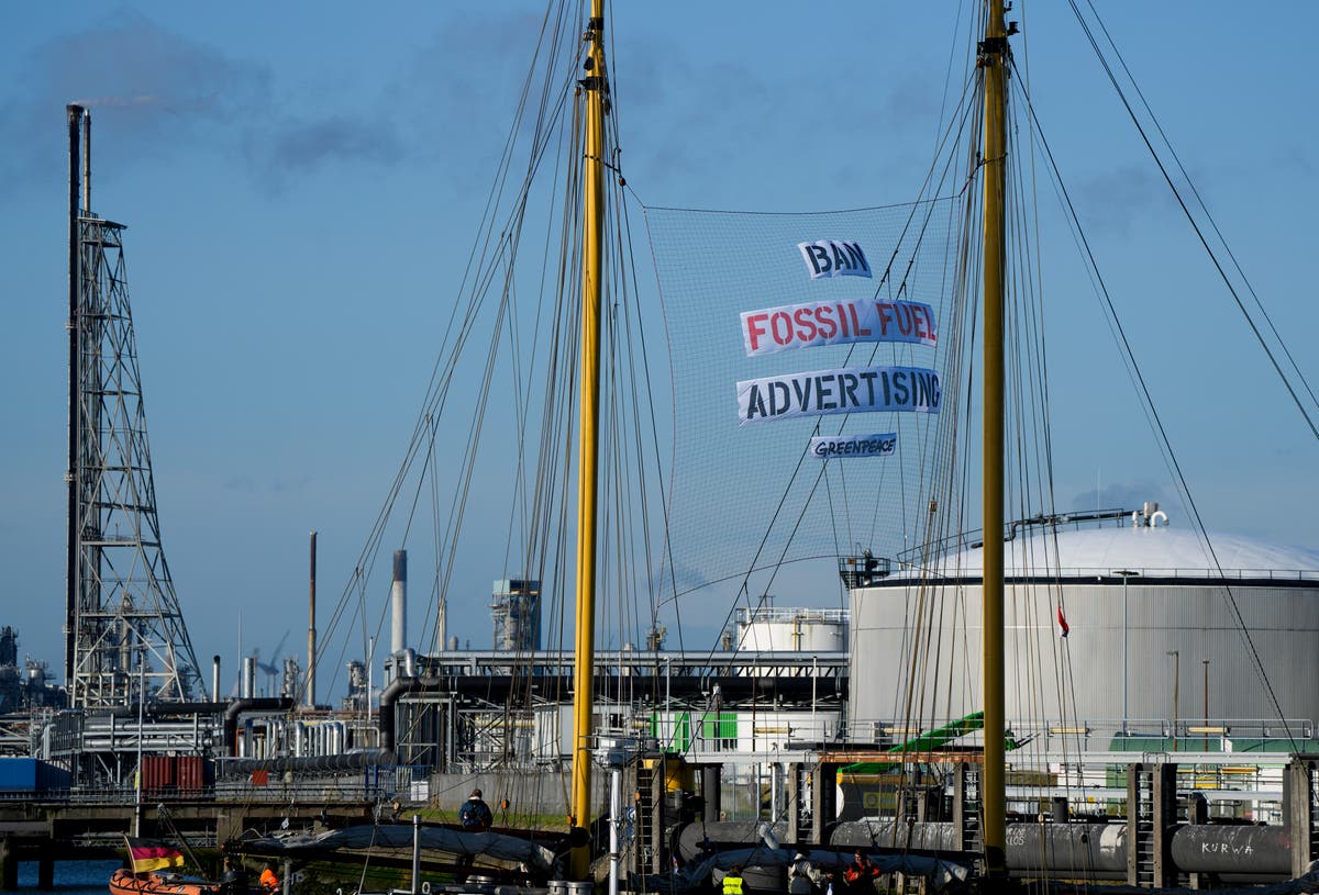 Activists call for EU ban on fossil fuel advertising