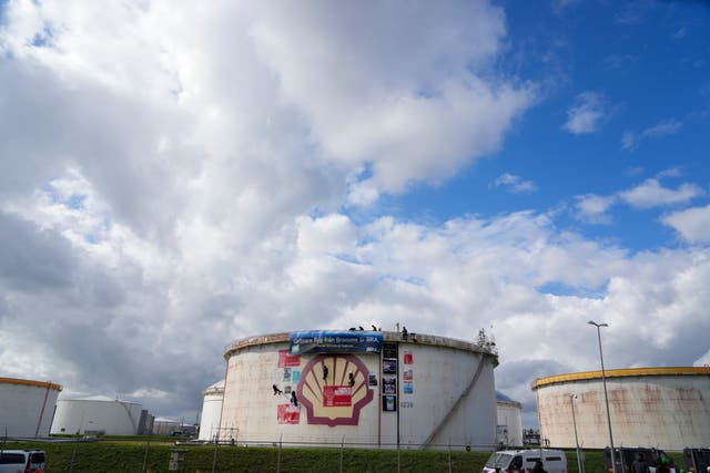 <p>La refinería Pernis de Shell en Rotterdam es la más grande de Europa. </p>