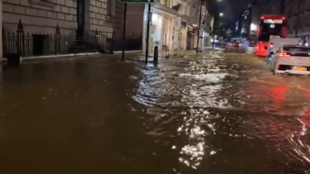 London flooding hits roads and causes Tube closures