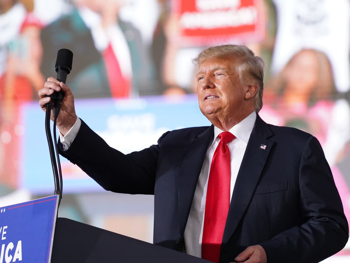 Trump tells former aides to defy subpoena from 6 Jan committee