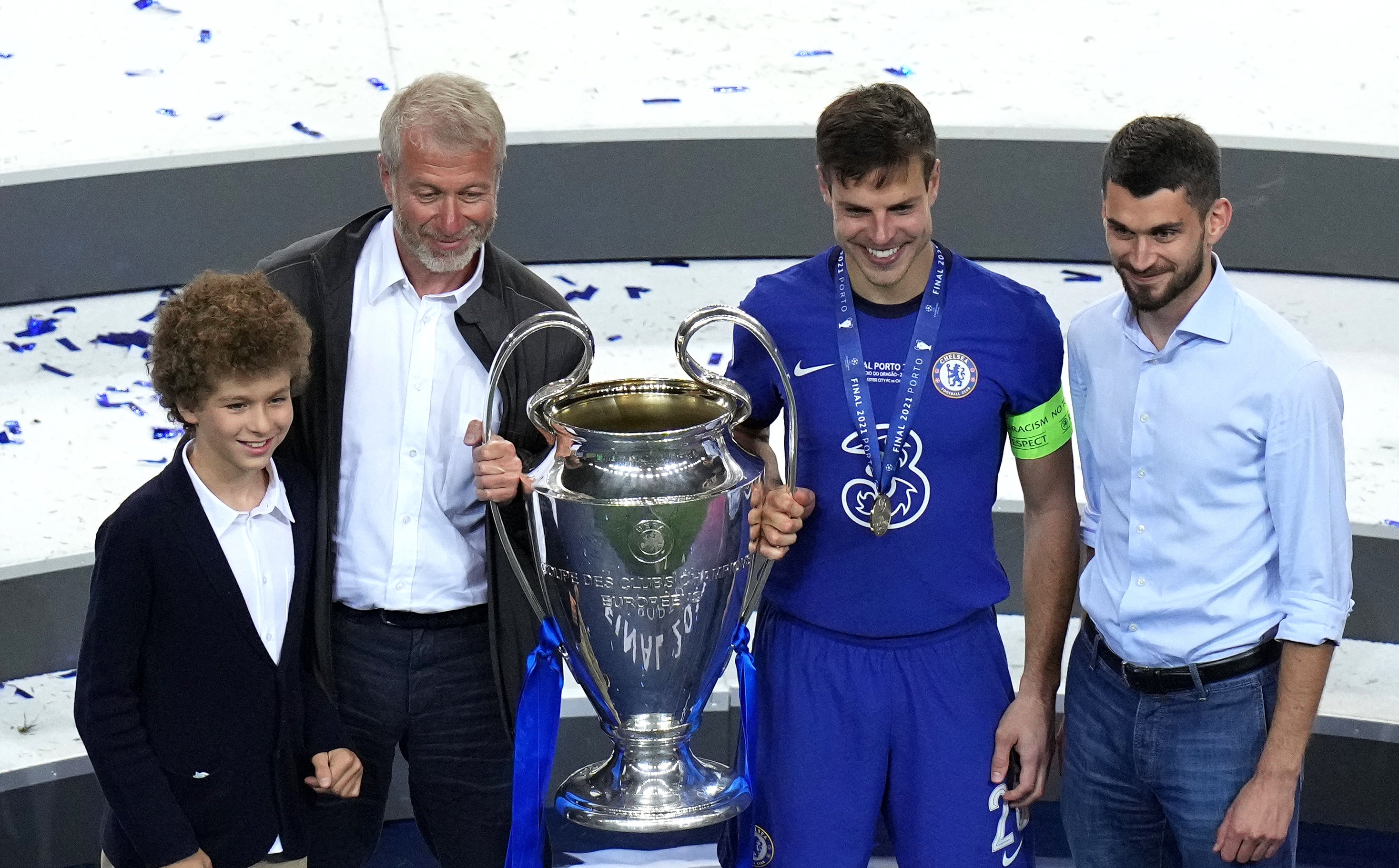 Roman Abramovich, second left, with Cesar Azpilicueta, second right, and the Champions League trophy