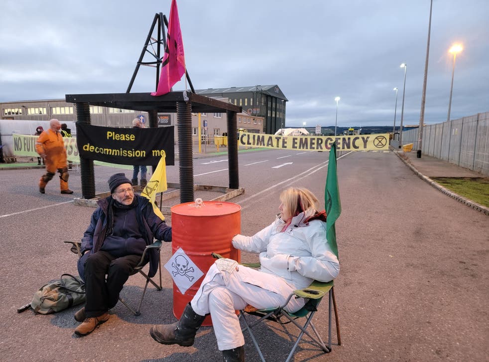 <p>Extinction Rebellion protestors at Cromarty Firth Port Authority. </p>