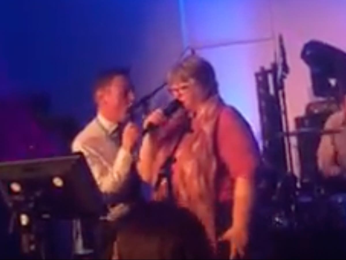 Tory benefits minister sings about &lsquo;having time of my life&rsquo; hour after universal credit cut comes into force