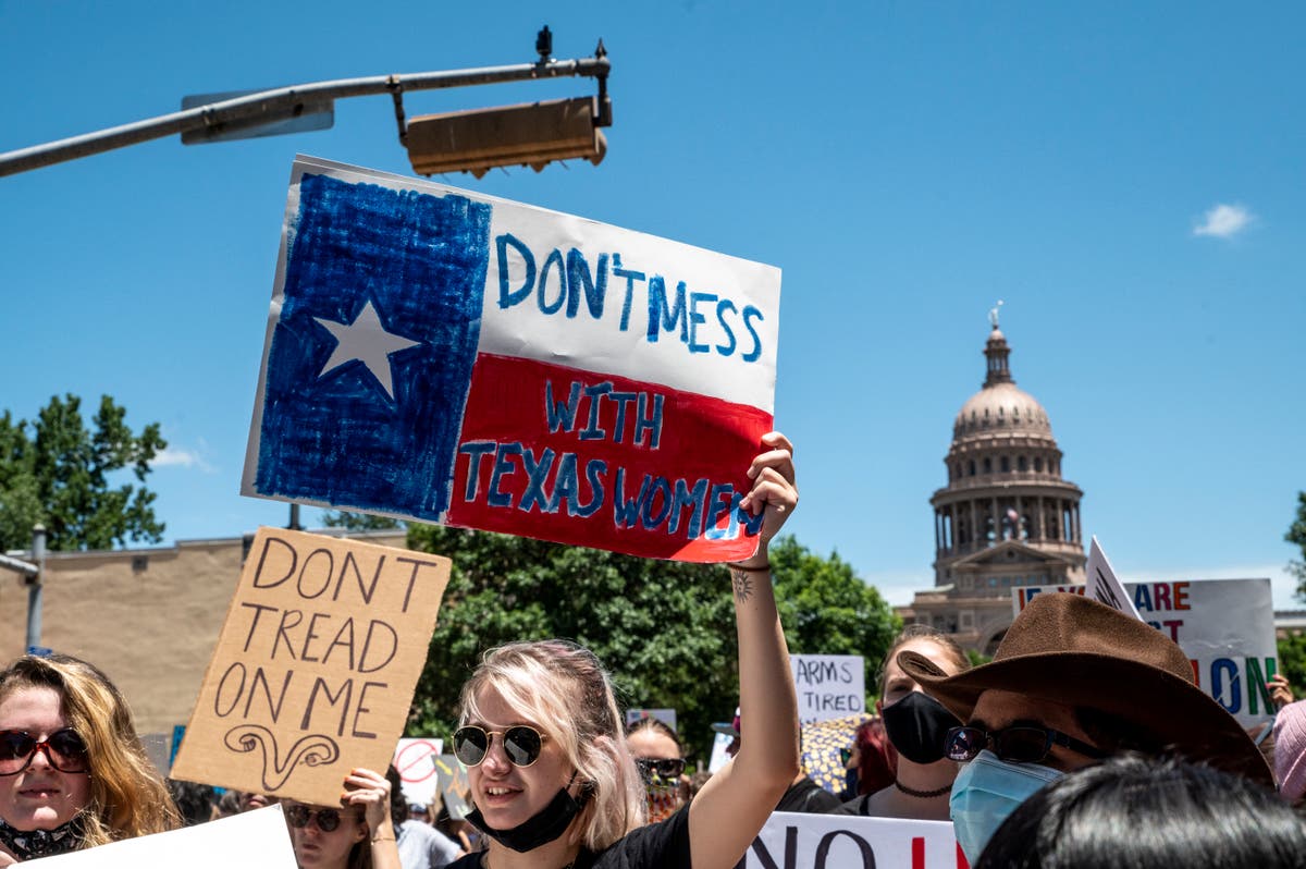 Federal judge in Texas blocks state&rsquo;s controversial and restrictive abortion law