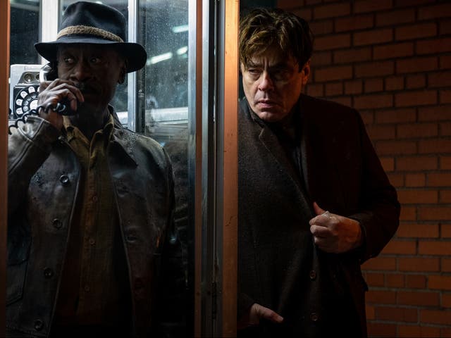 <p>Don Cheadle and Benicio del Toro in ‘No Sudden Move’ </p>