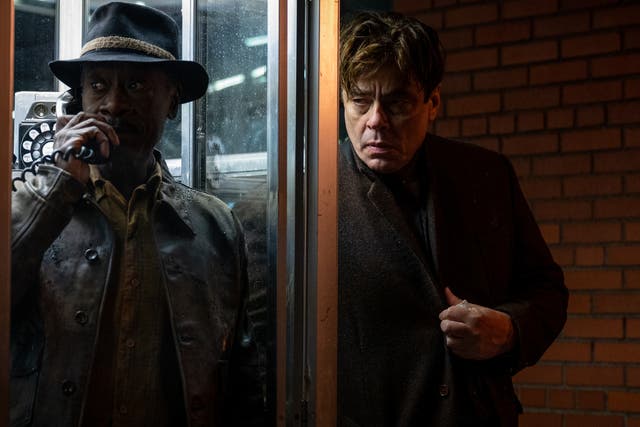 <p>Don Cheadle and Benicio del Toro in ‘No Sudden Move’ </p>