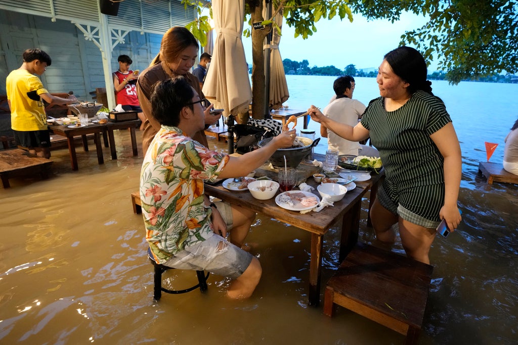 Thai riverside restaurant finds silver lining in floods