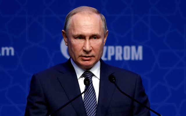 El presidente ruso, Vladimir Putin, asiste a una ceremonia que marca el lanzamiento formal del gasoducto TurkStream que llevará gas natural ruso al sur de Europa a través de Turquía.