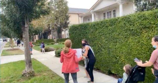 <p>Protesters confront parents walking their kids to primary school in an upscale neighbourhood of Los Angeles. </p>
