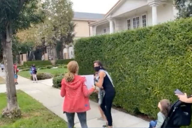 <p>Protesters confront parents walking their kids to primary school in an upscale neighbourhood of Los Angeles. </p>