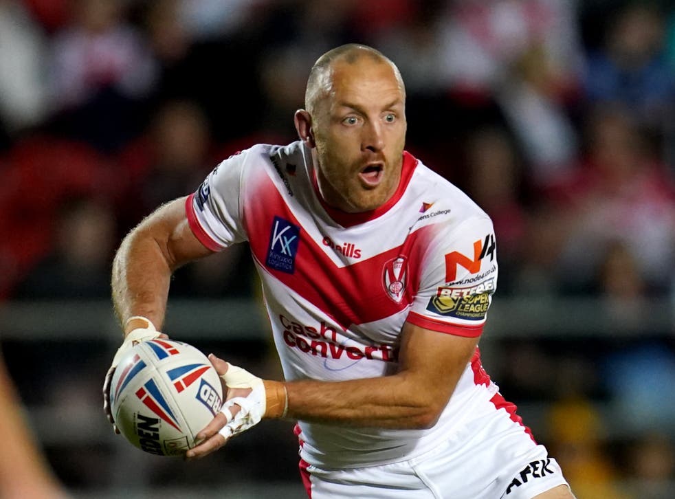 <p>St Helens captain James Roby </p>