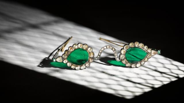 <p>The Mughal-era pair of spectacles with emerald lenses will be auctioned in London later this month </p>