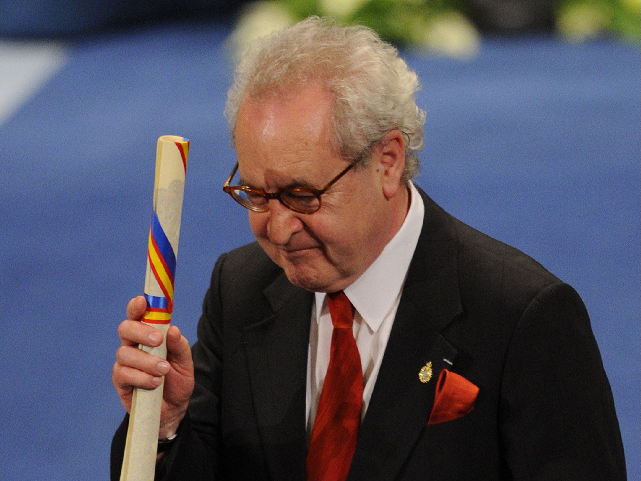 Banville pictured in 2014 accepting the Prince of Asturias award from Spain’s King Felipe VI