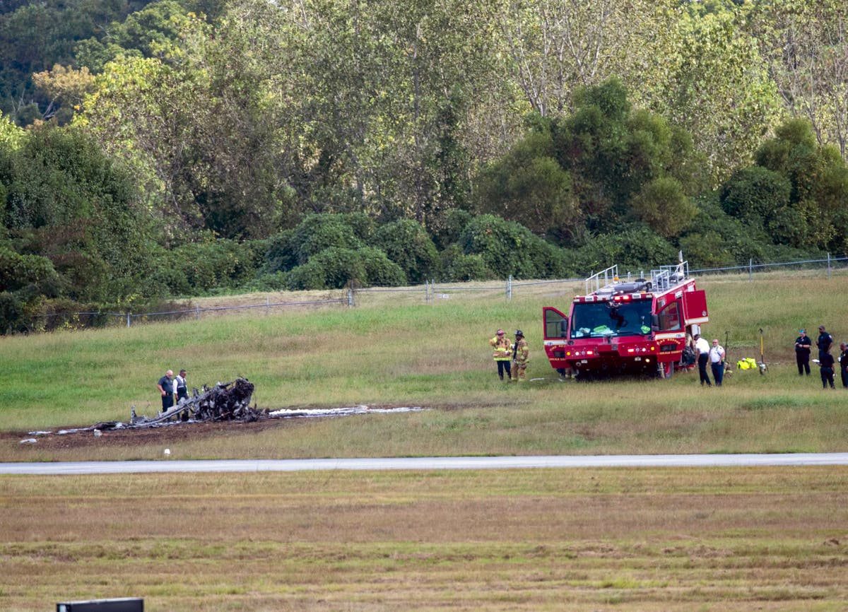 Official: Small plane crash at Atlanta area airport, 4 dead Official: Small plane crash at Atlanta area airport, 4 dead